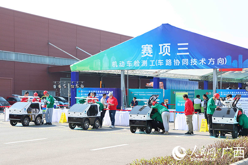 機(jī)動車檢測工項(xiàng)目比賽現(xiàn)場。人民網(wǎng) 付華周攝