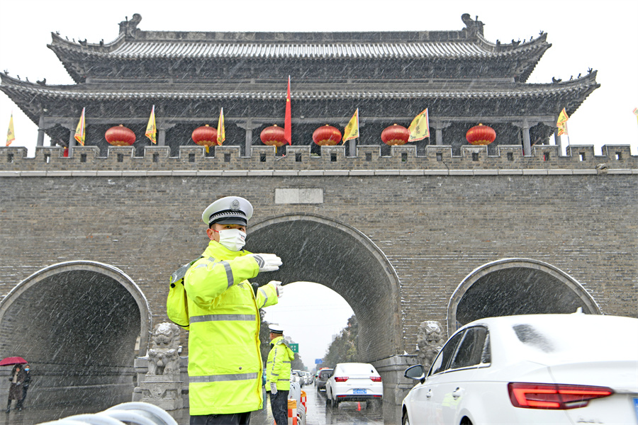 安徽淮南：保障冰雪天氣交通出行安全【2】