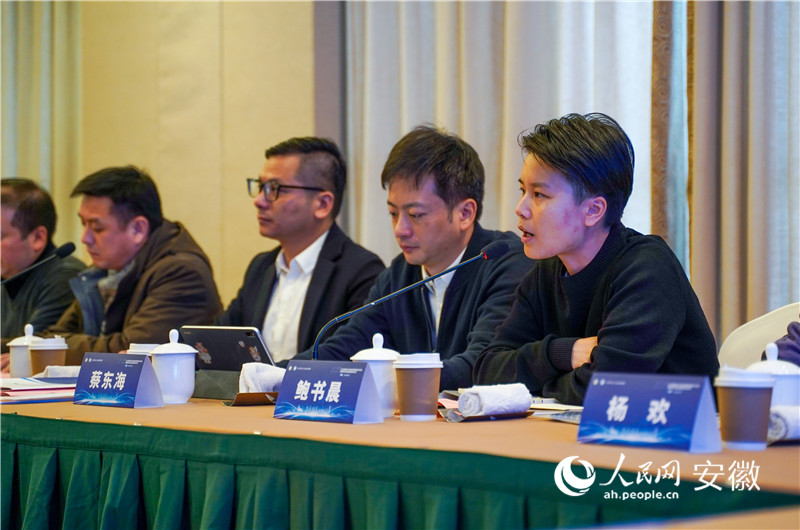 交流發(fā)言。人民網(wǎng)記者 王銳攝