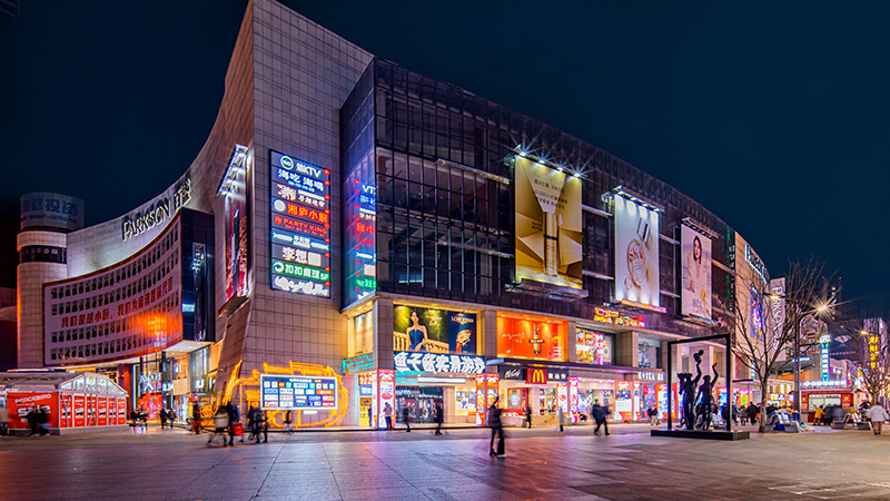 步行街夜景  陳登余攝