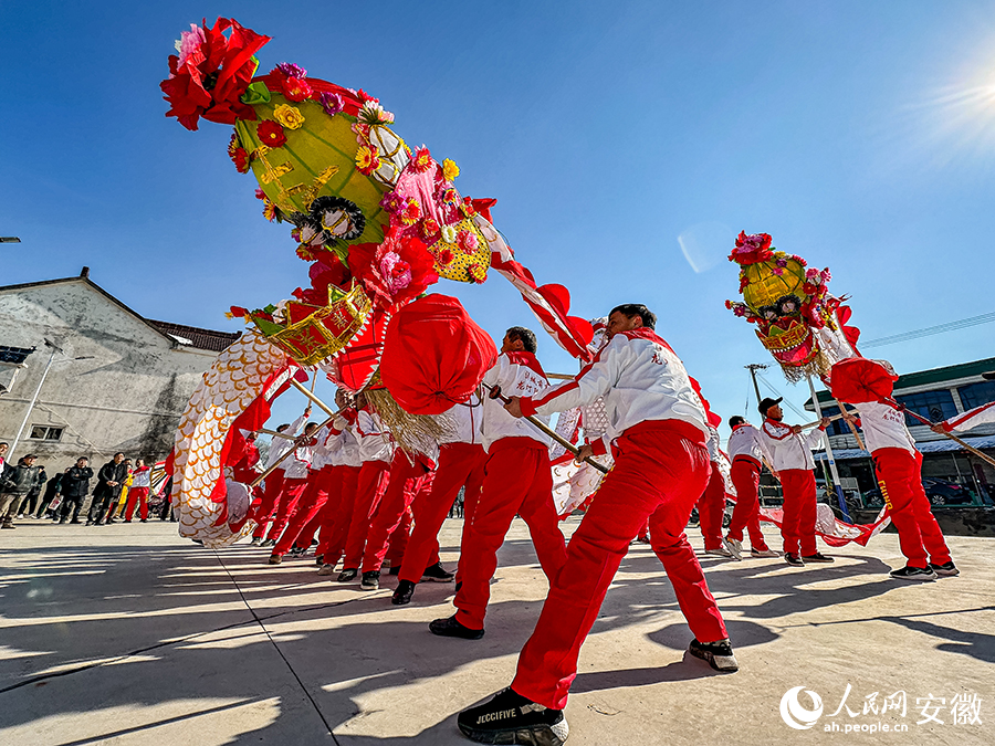 前高龍燈理事會正在積極排練。人民網(wǎng)記者 李希蒙攝