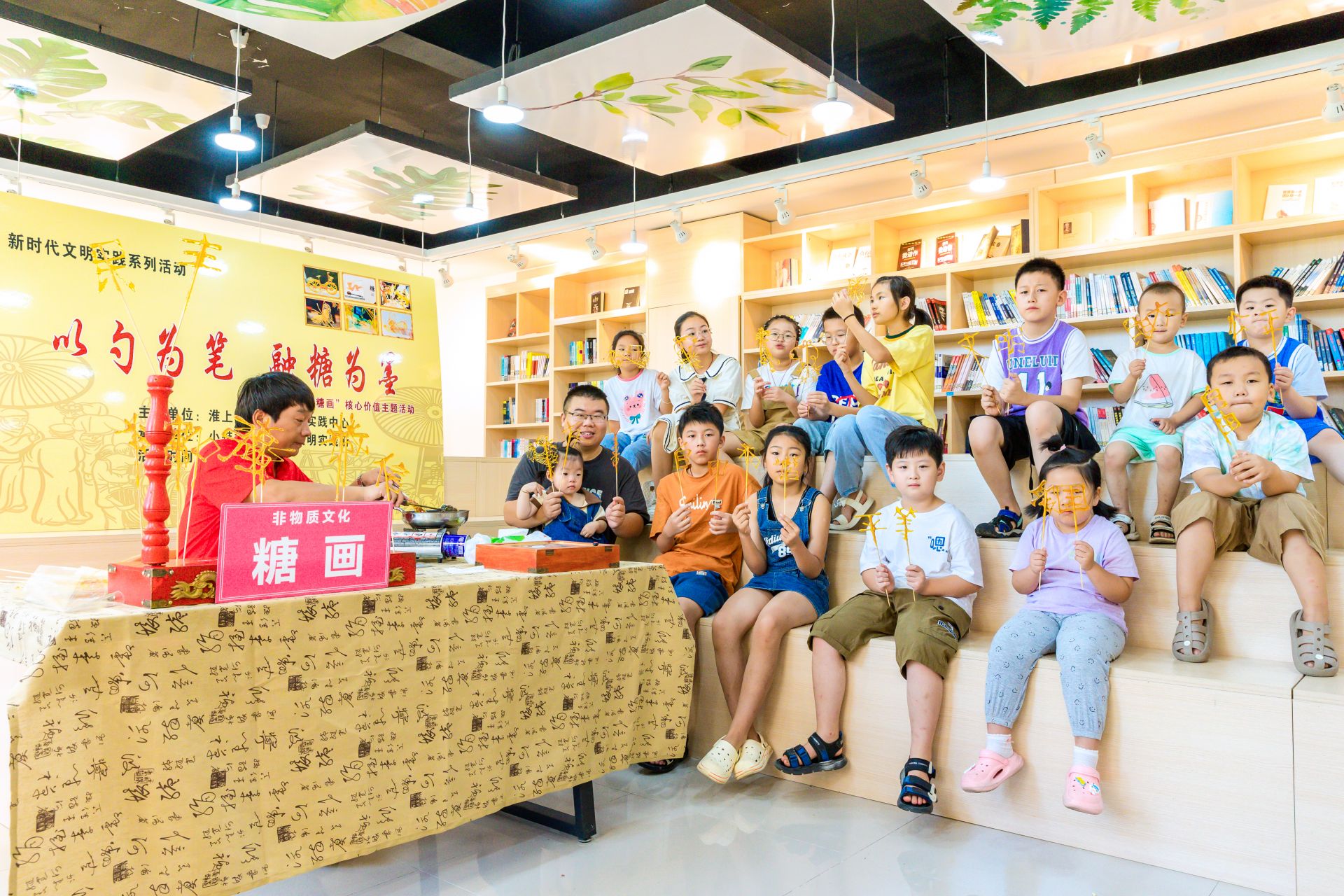 “中國好人”朱春林走進(jìn)村民中開展好人故事匯 