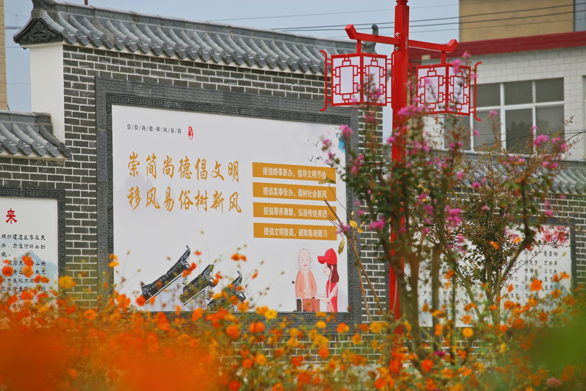 “中國好人”朱春林走進(jìn)村民中開展好人故事匯 