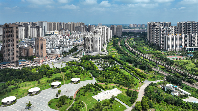 未來(lái)的淮河兩岸不僅是美好風(fēng)景帶，更是城市高質(zhì)量發(fā)展的強(qiáng)勁“引擎”。胡磊攝
