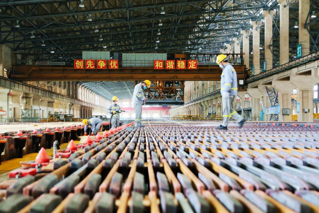 銅陵有色金冠銅業(yè)分公司電解車間。吳家富攝