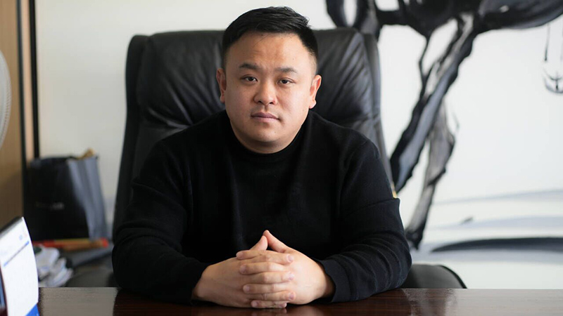 返鄉(xiāng)創(chuàng)業(yè)帶動一方就業(yè)的崔龍?jiān)?。蕪湖市人社局供圖