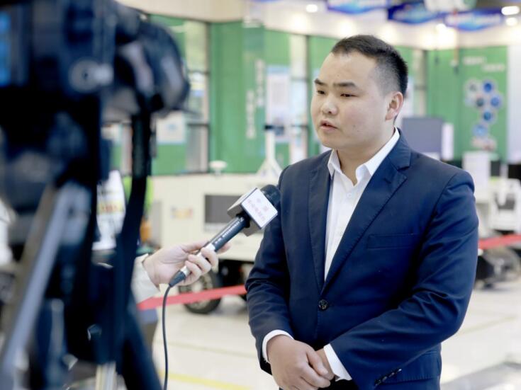 萬通汽車教育安徽校區(qū)教務(wù)處主任王明洋接受采訪