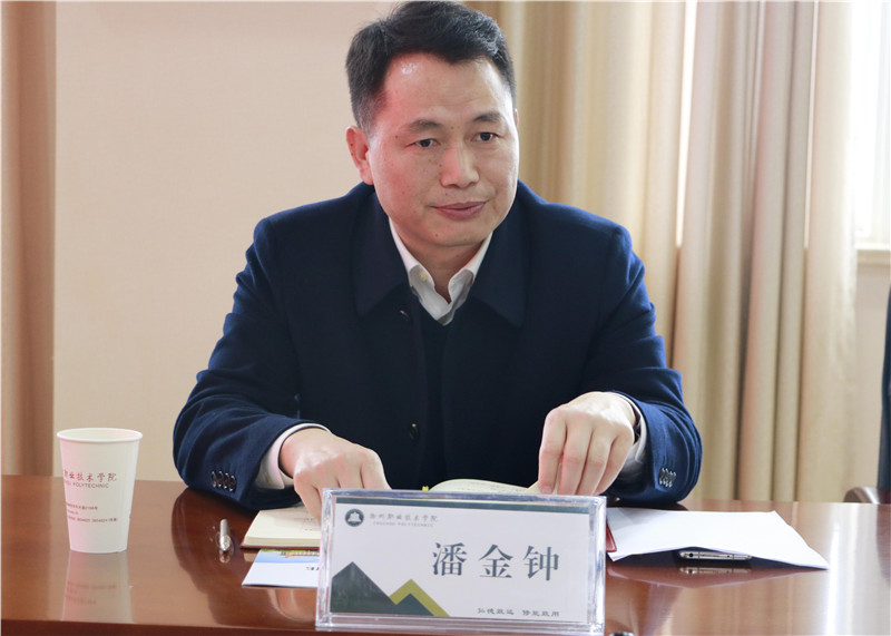 定遠(yuǎn)縣委副書記、縣長潘金鐘。定遠(yuǎn)縣委宣傳部供圖