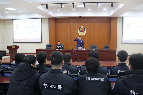 特警支隊(duì)開(kāi)展消防安全培訓(xùn)會(huì)。銅陵市消防救援支隊(duì)供圖