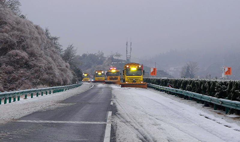 除雪保暢護(hù)航回家路