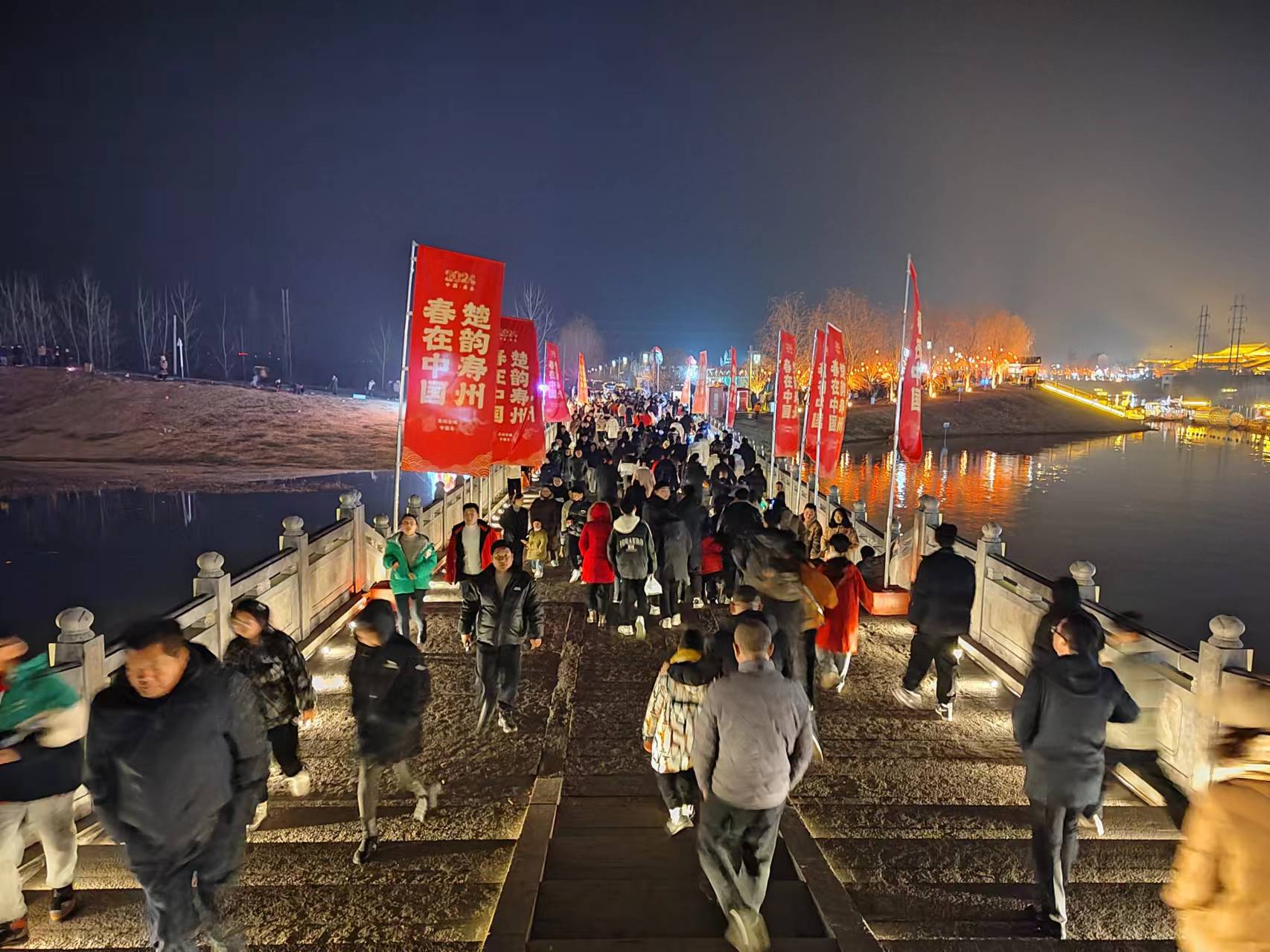 夜游古城。王友唐攝