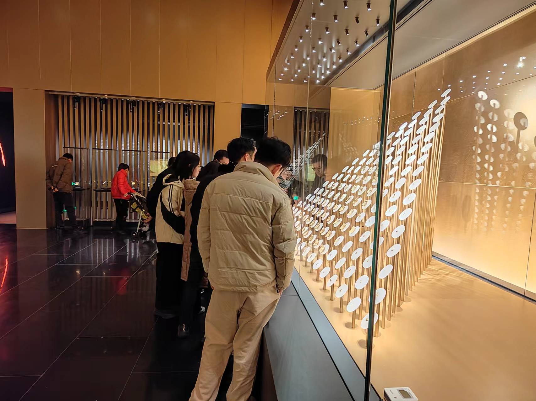 旅客在博物館參觀游覽。王友唐攝
