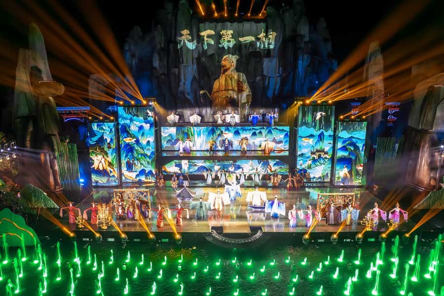 八里河奇幻夜——大型水舞光影情景秀“潁上·行”演出。  沈云鵬、胡昊攝
