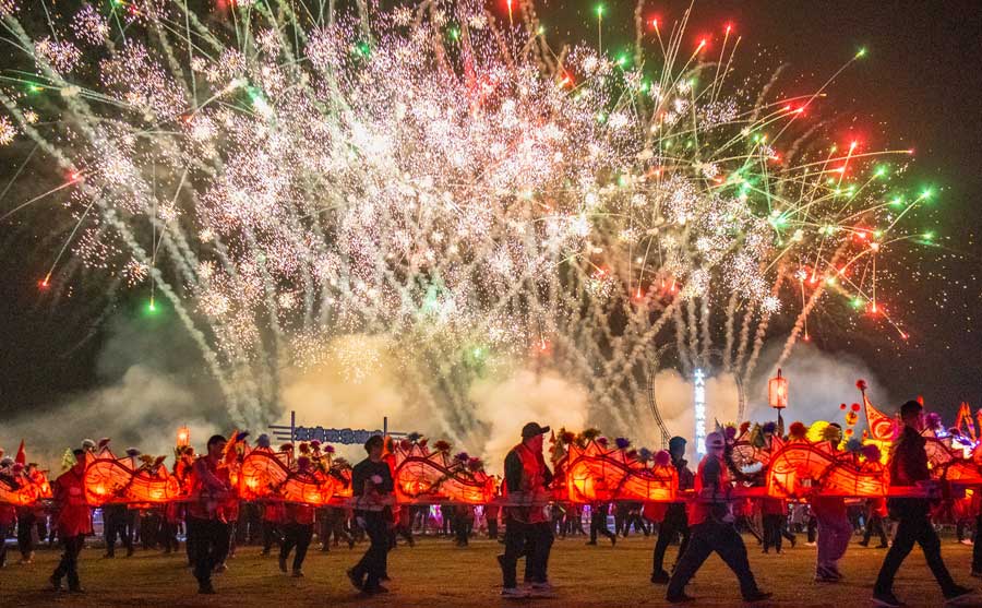 龍燈非遺表演。肖本祥攝