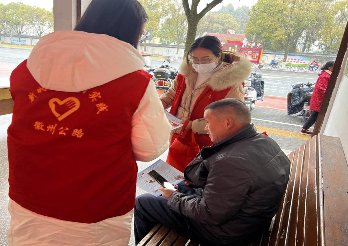 發(fā)放安全出行宣傳單
