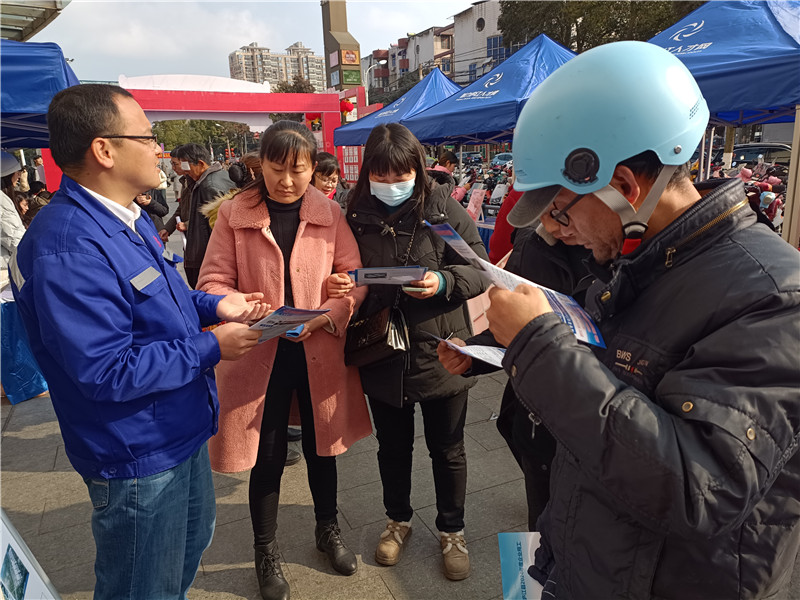 企業(yè)現(xiàn)場(chǎng)介紹崗位。廬江縣委宣傳部供圖
