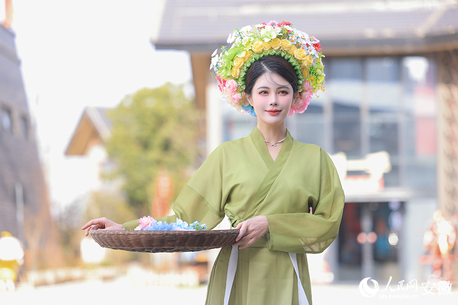 “簪花公主”。人民網(wǎng)記者 王曉飛攝