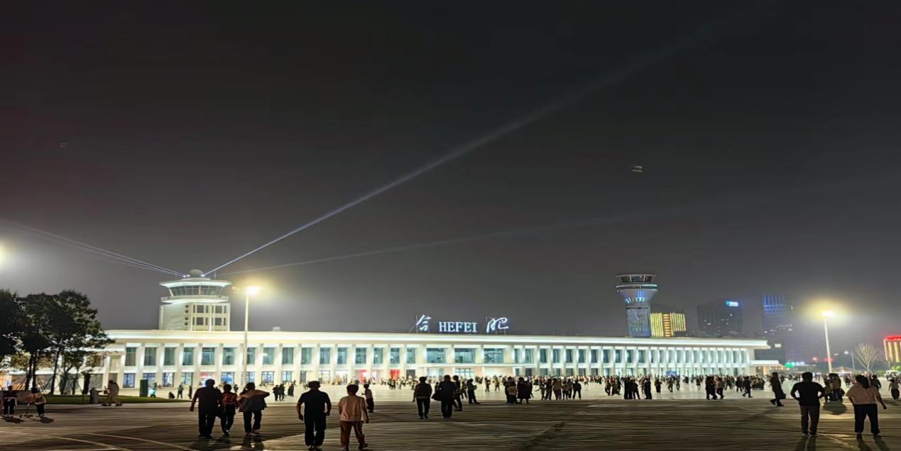 合肥駱崗中央公園夜景圖。安徽移動供圖