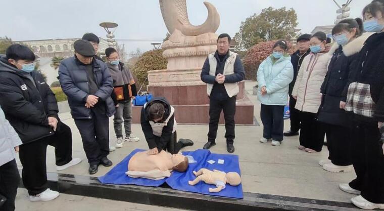 吳磊的“急救地?cái)偂薄? /></p>
<p style=