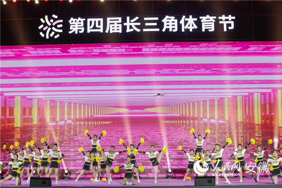 開幕式上精彩的文藝表演。人民網(wǎng)記者 張俊攝