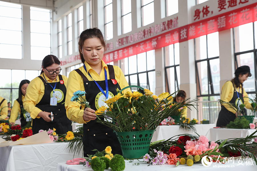插花花藝師競(jìng)賽現(xiàn)場(chǎng)。人民網(wǎng)記者 張俊攝