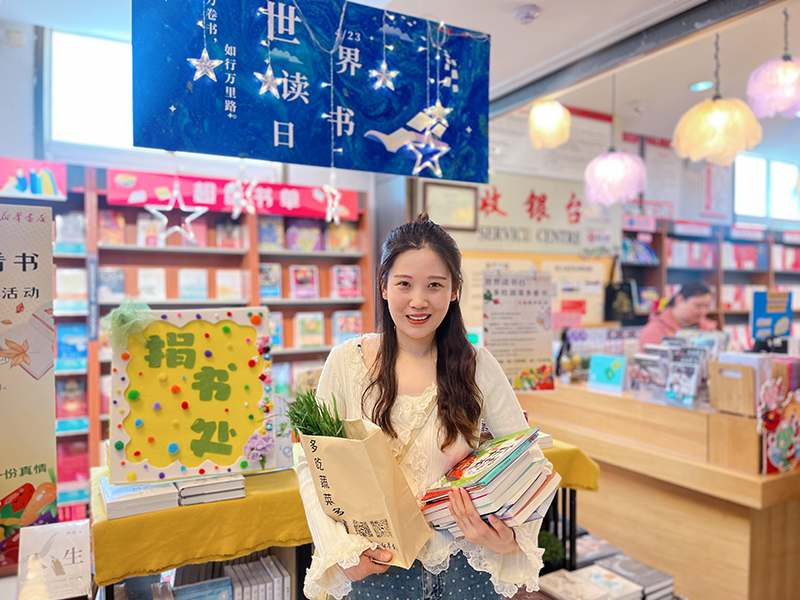 讀者劉玉琴參加“書菜交換”活動(dòng)。謝慧 攝