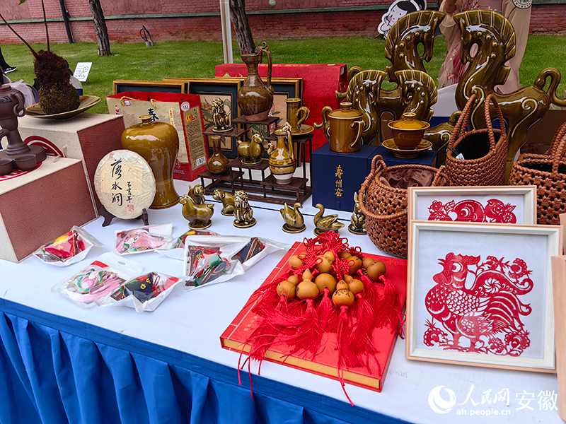 淮南市文旅展臺(tái)。人民網(wǎng)記者 趙越