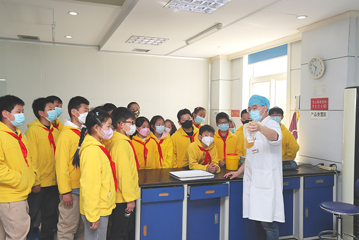 蚌埠小記者參觀市中心血站