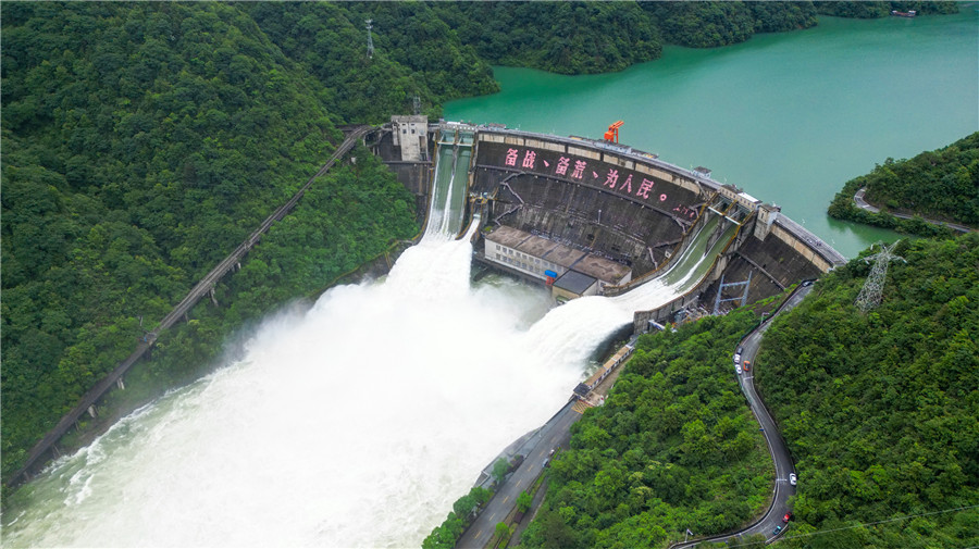 陳村水庫開閘泄洪。鮑鋒攝