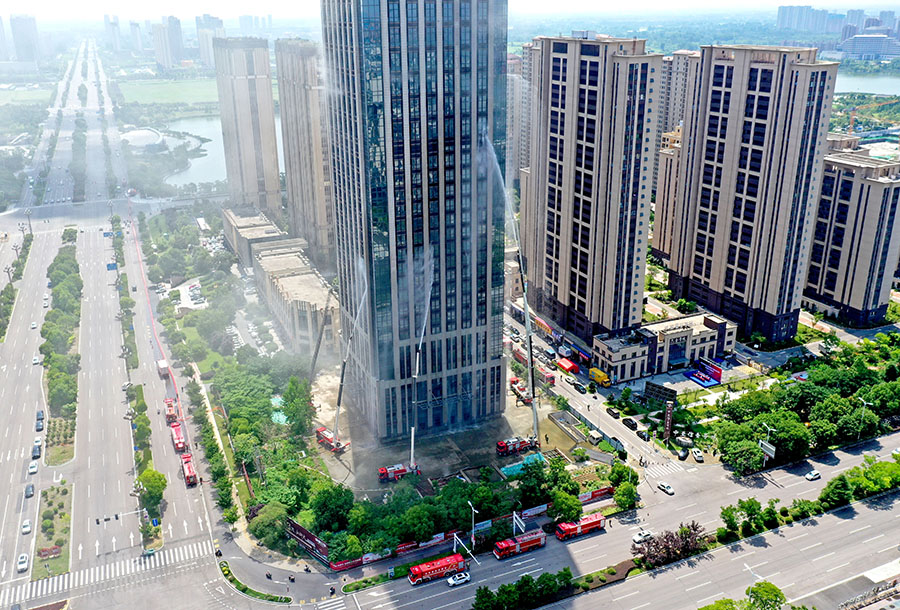 2024年7月3日，安徽省淮南市消防救援支隊(duì)開展超高層建筑滅火救援實(shí)戰(zhàn)演練。