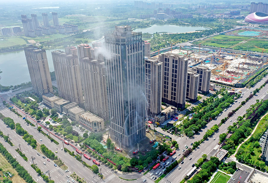 2024年7月3日，安徽省淮南市消防救援支隊開展超高層建筑滅火救援實戰(zhàn)演練。