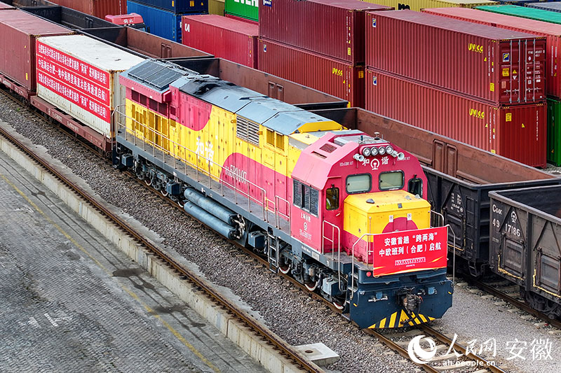 列車發(fā)車。人民網(wǎng)記者 苗子健攝