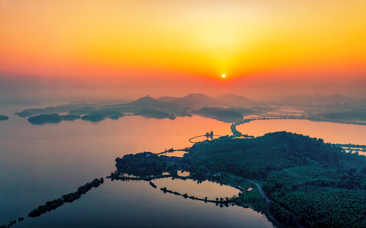 池州市守護(hù)碧水藍(lán)天寫好綠色答卷。貴池區(qū)委宣傳部供圖