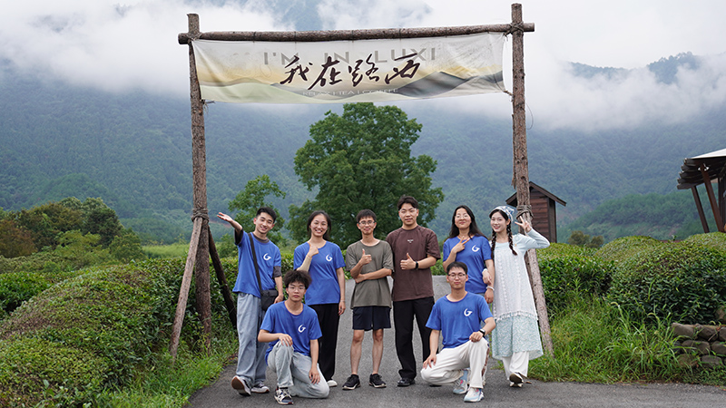 打卡路西村“空中茶園”。受訪者供圖
