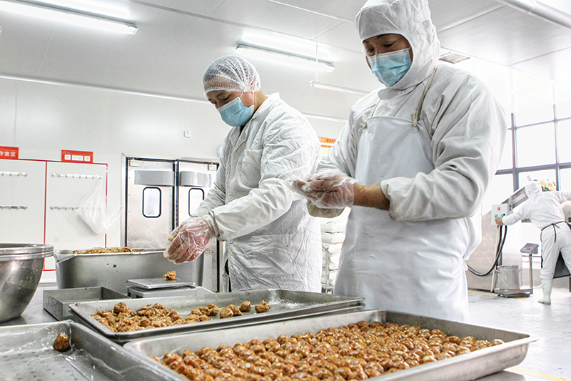 安徽杜阿姨食品有限公司生產(chǎn)車間。八公山區(qū)委宣傳部供圖