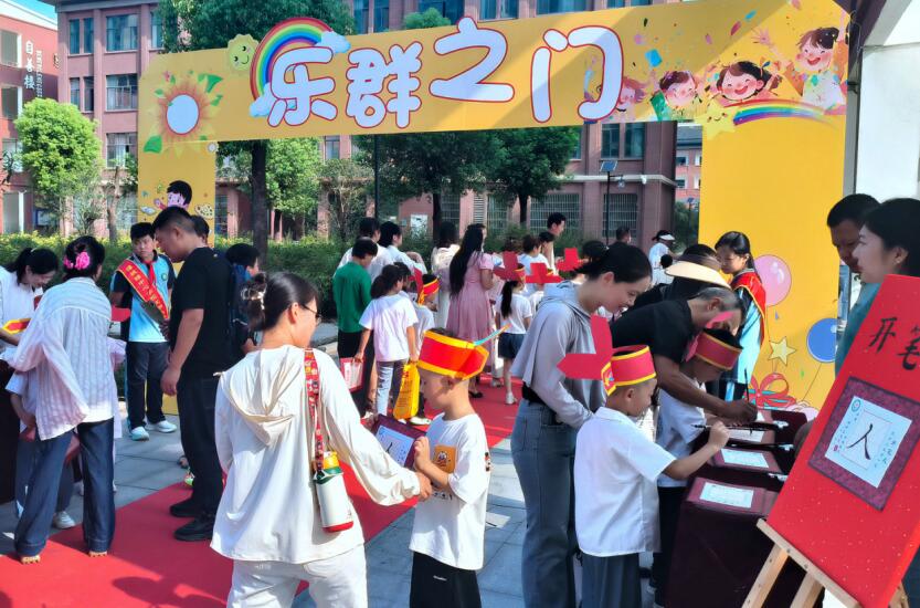 潁上縣慎城鎮(zhèn)中心學(xué)校小學(xué)部開學(xué)儀式現(xiàn)場。
