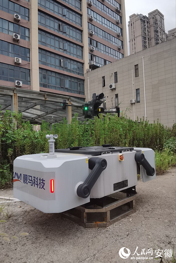 靚馬科技無人機執(zhí)行飛行任務。人民網(wǎng)胡雨松攝