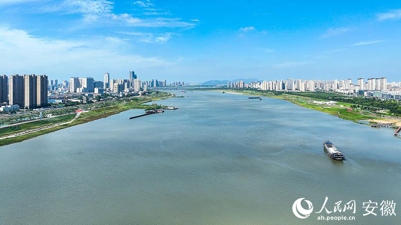 淮河出桐柏山，一路東去，奔騰不息。人民網(wǎng)記者 陶濤攝