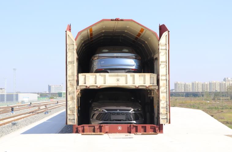 新能源汽車裝車現(xiàn)場。吳永儀攝