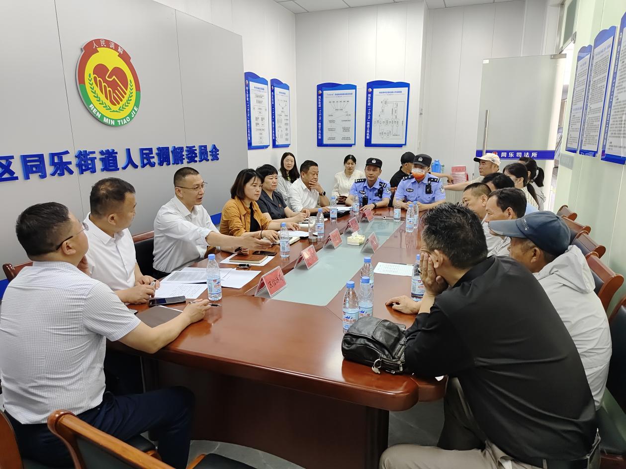 南譙區(qū)利用行業(yè)性專業(yè)性調(diào)委會調(diào)解矛盾。南譙區(qū)政法委供圖