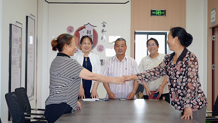 調(diào)解現(xiàn)場握手言和