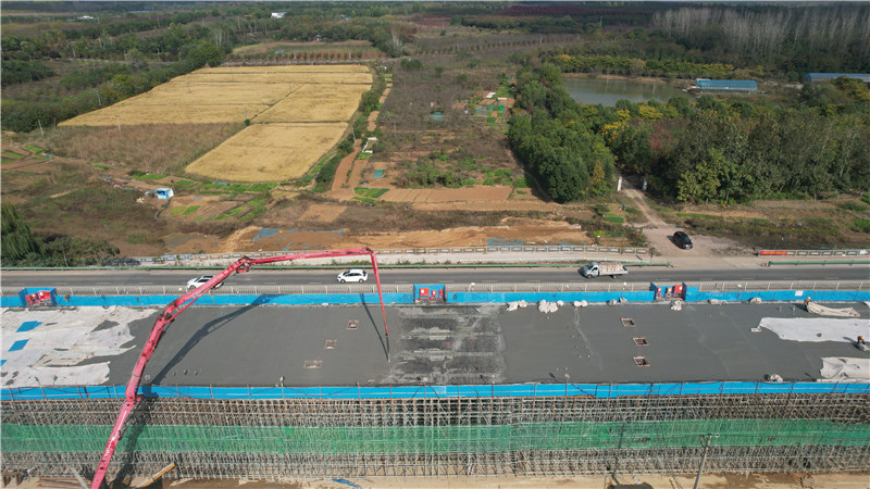 G312合六路（新橋大道-小廟界）全線(xiàn)上跨橋半幅全部貫通。