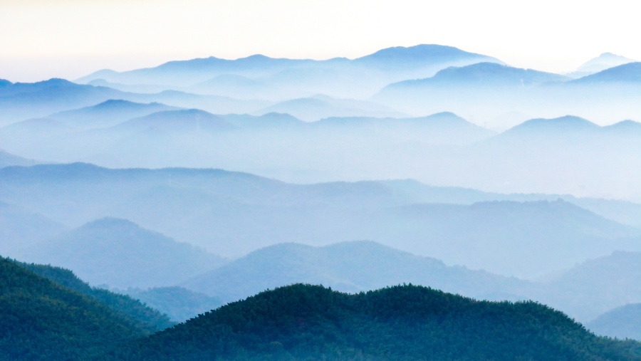 云霧山川，水墨畫卷。魯君元攝