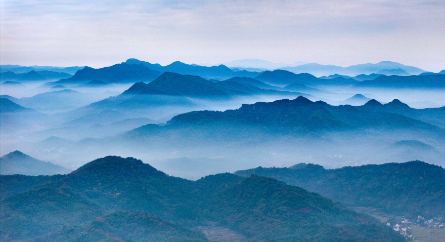云霧山川，水墨畫卷。魯君元攝