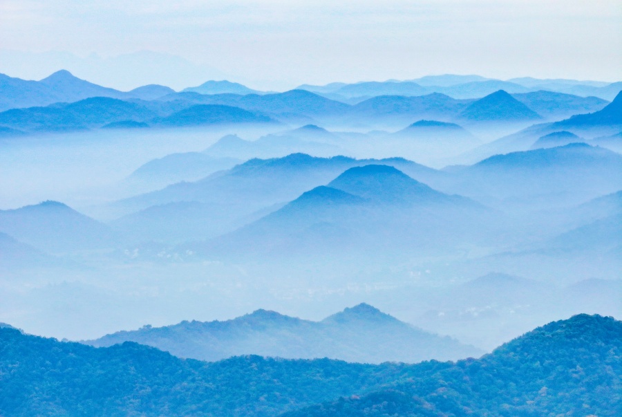 云霧山川，水墨畫卷。魯君元攝
