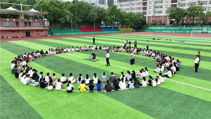 大一新生的體育安全課。尹維增攝