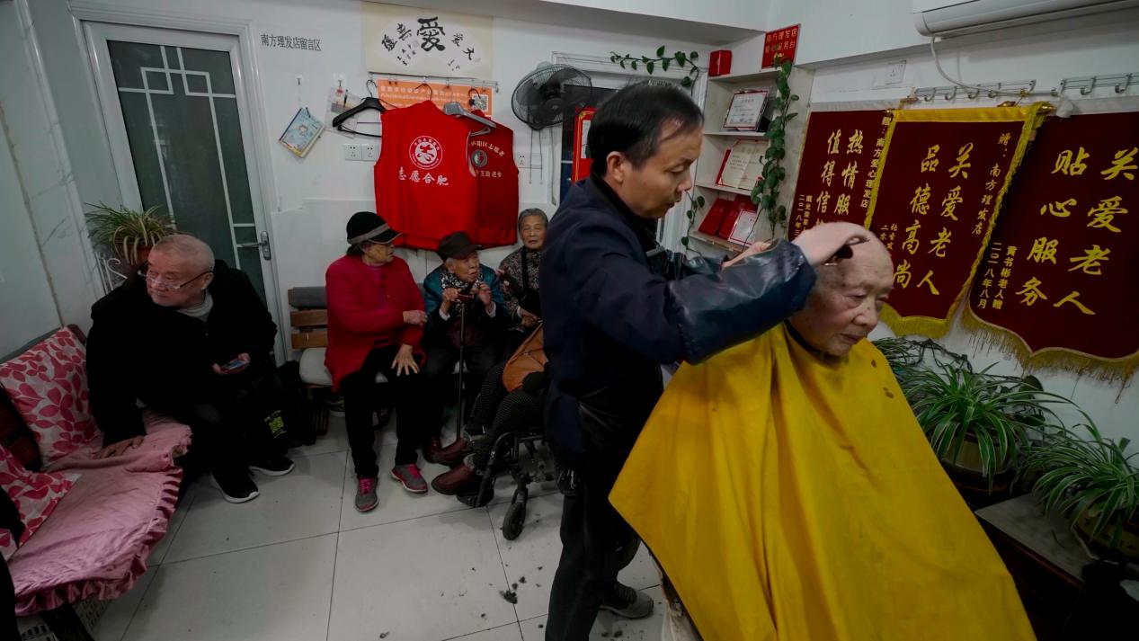 附近老顧客常來光顧。 廬陽區(qū)委宣傳部供圖