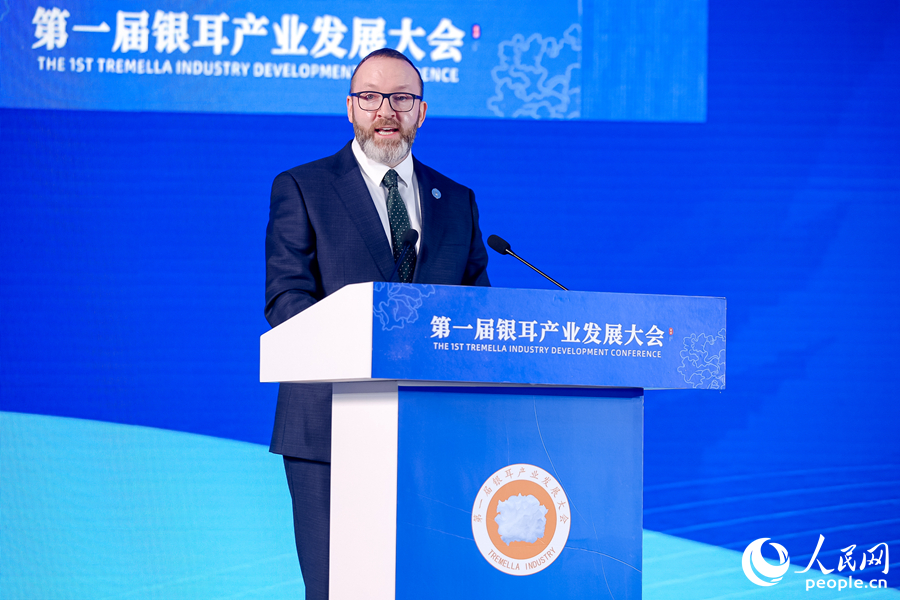 聯(lián)合國(guó)世界糧食計(jì)劃署駐華副代表柯世明在大會(huì)上發(fā)言。人民網(wǎng)攝