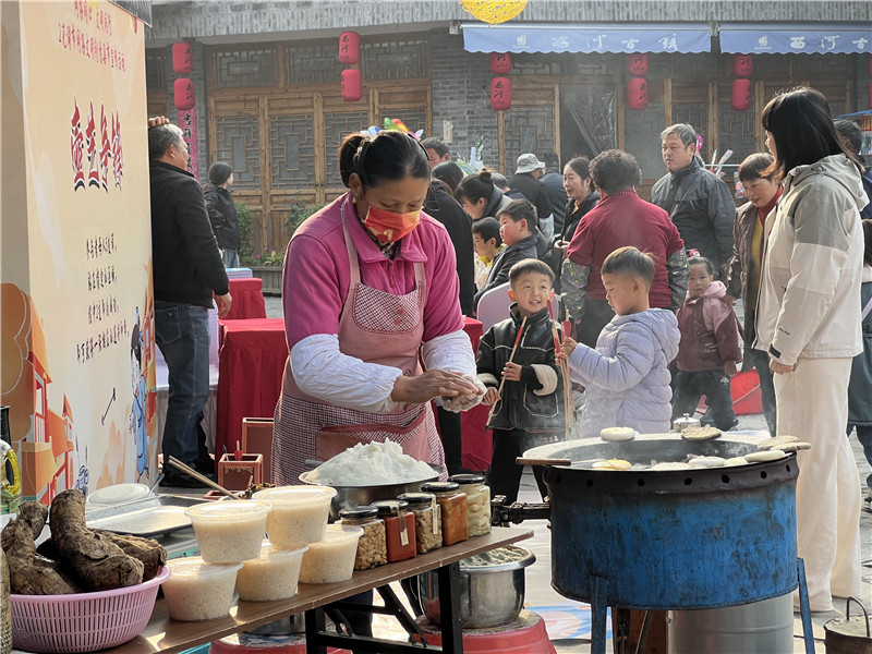 “特色農(nóng)產(chǎn)”集市一隅。蕪湖市委網(wǎng)信辦供圖