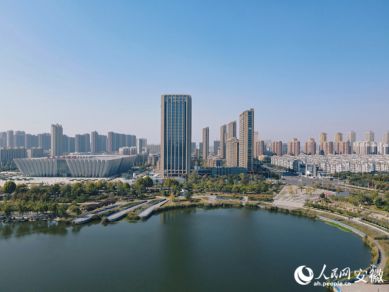無人機拍攝亳州高新區(qū)南湖及周邊一隅。人民網(wǎng)記者 王曉飛攝.jpg